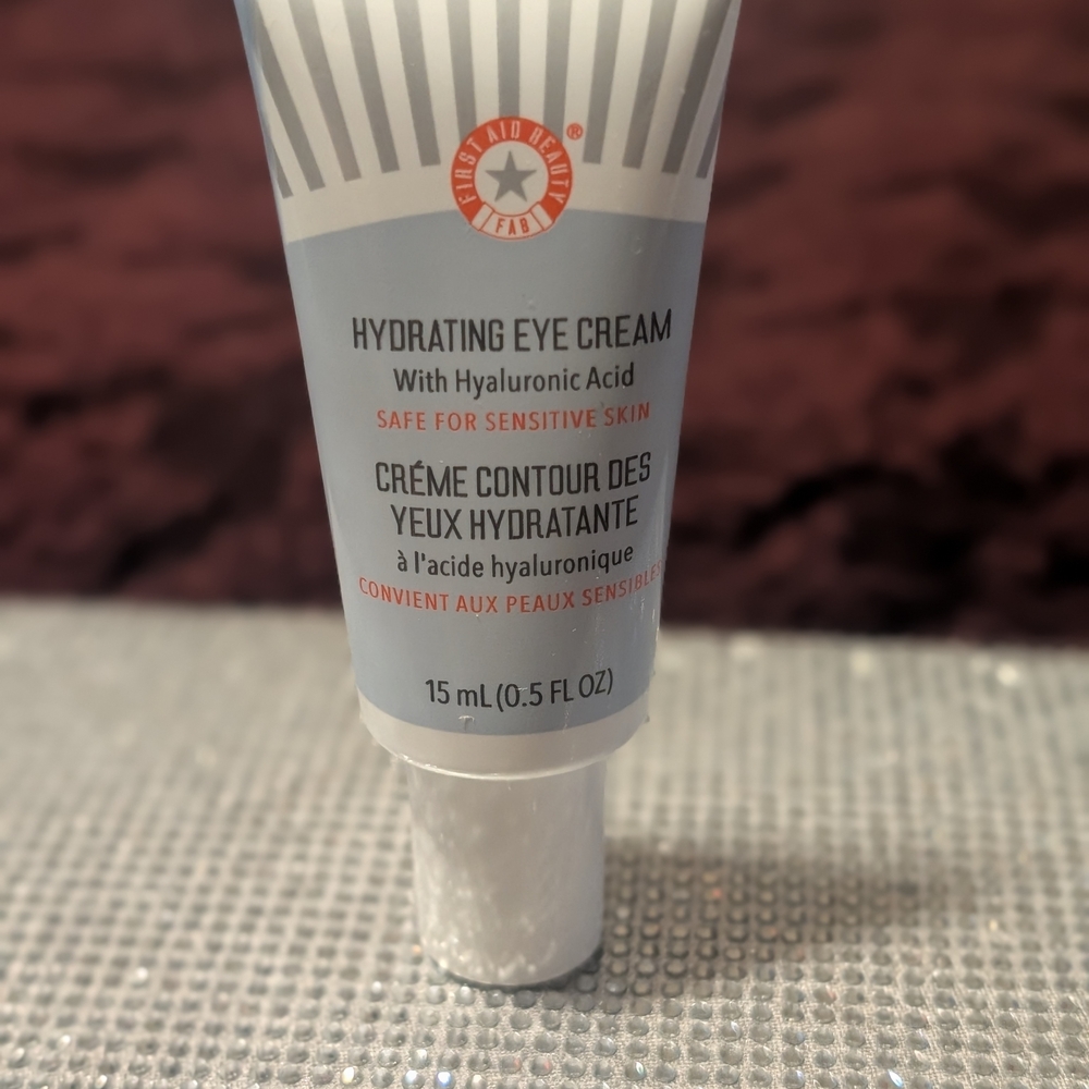 First Aid Beauty Hydrating Eye Cream - White and Red